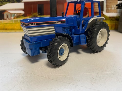 BRITAINS.ERTL.1:32.FARM.FORD