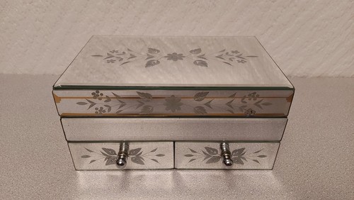 Floral pattern mirrored glass - floral,
