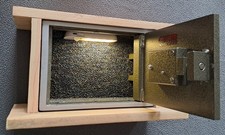 Chubb 2 Brick Wall Safe in Pine Box (7kg)