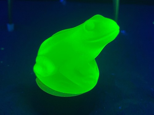 Uranium vaseline glass frog - frog,