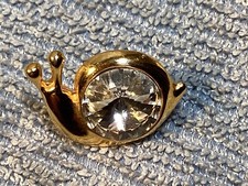 .Ref:C15 Gold Tone Crystal Glass Snail Pin Pinch Brooch 