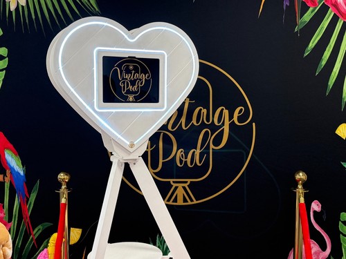Love heart selfie pod photo - pod,