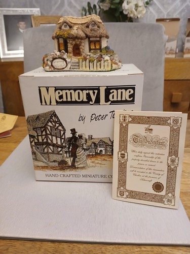 Memory lane cottage ornament - ,