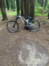Commencal Supreme V4 Downhill Bike Size m