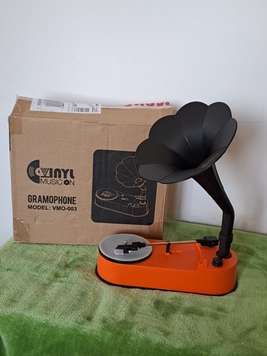 Gramophone record player
