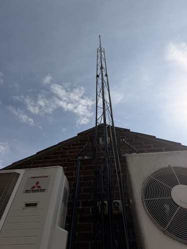 Lattice mast antenna tower - /,