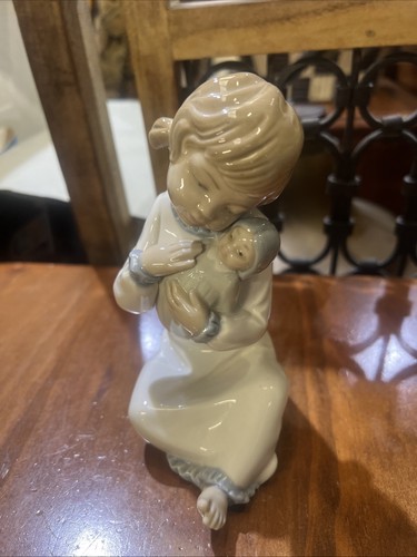 Vintage porcelain nao - vintage, ladro