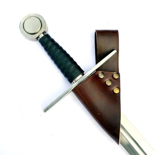 Simple leather weapon holder