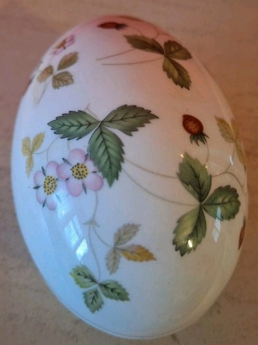 Wedgewood lidded porcelain egg - lidded,