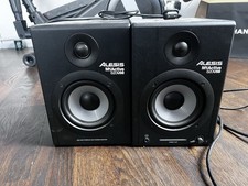 Alesis M1ACTIVE 520 USB Studio Monitors + Cables