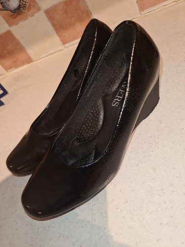 Pavers black patent leather