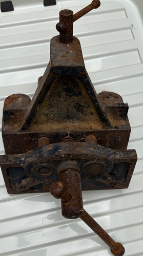 Vintage carpenter vice - carpenter’s,