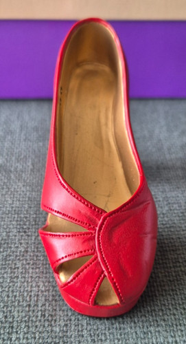 Just the right shoe ravishing - just, "ravishing