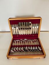 30 PIECE OAK CANTEEN OF CHROME PLATED DINING CUTLERY (SETTING FOR 6) CC-20FF)
