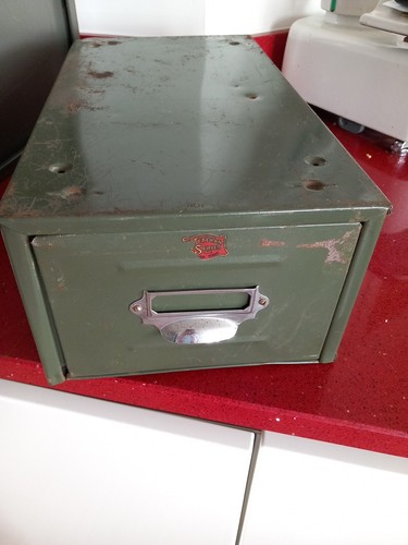 Vintage green metal index - green,