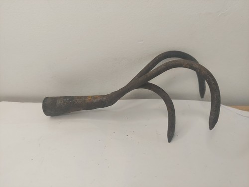 Vintage wolf tool - wolf,
