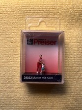 Preiser 28023 HO/OO Gauge - Mother With Child - Hand Painted - NIP