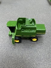 ERTL John Deere  1:32 Combine