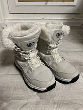 Woman’s White Snow Boots Fur Lined - EU40 / UK 7