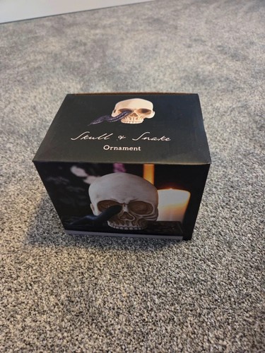 New box skull ornament - in,