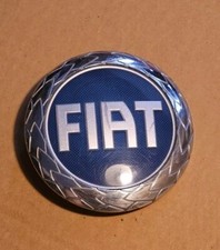 FIAT PUNTO FRONT GRILLE BADGE IN BLUE 46832366 IN WORKING ORDER 
