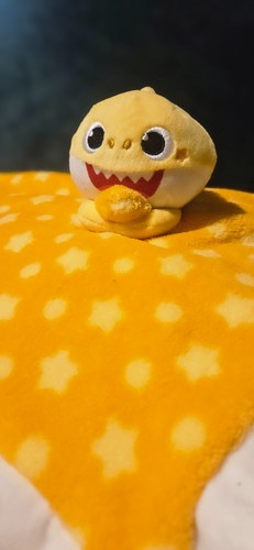 Yellow baby shark - yellow,