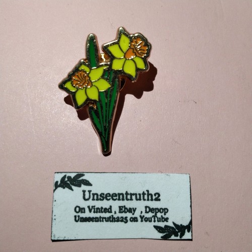 Daffodil flower enamel lapel - daffodil's,