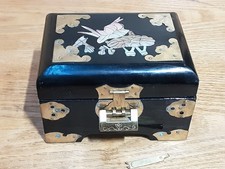 A Fine Quality Oriental Inlaid Mother Of Pearl Lacquered Jewellery Box And Lock