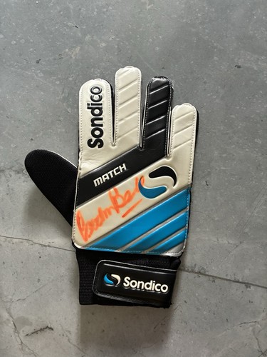Gordon banks signed - signed, goalkeeper