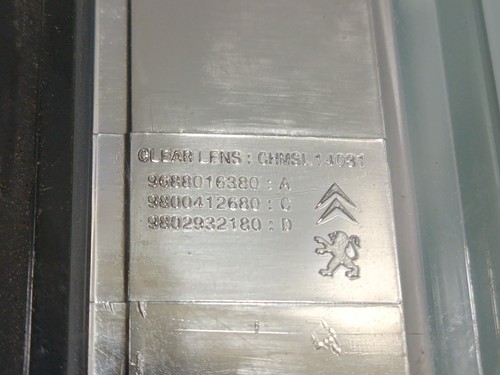 9688016380 central brake light
