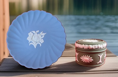 Wedgwood pill box sage green - box,