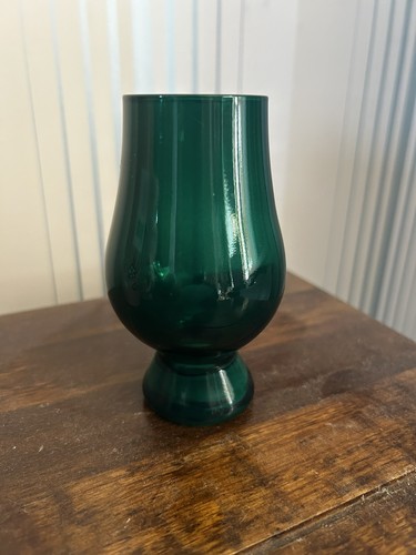 Green nosing tasting - green,