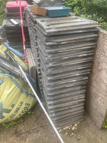 Grey concrete interlocking - concrete,