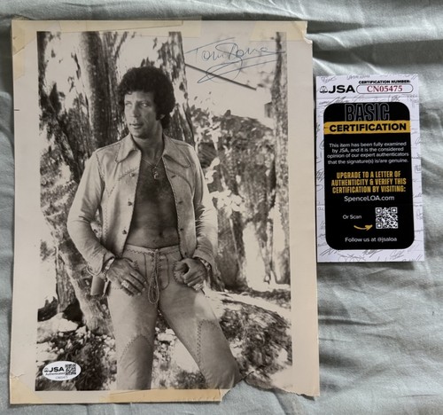 Tom jones signed vintage - jones,