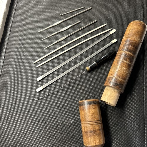 Vintage crochet hooks and - vintage,