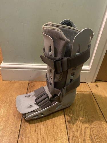 Air walker boot size medium - air,