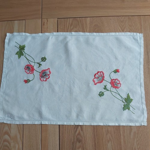 Vintage white poppy - white,