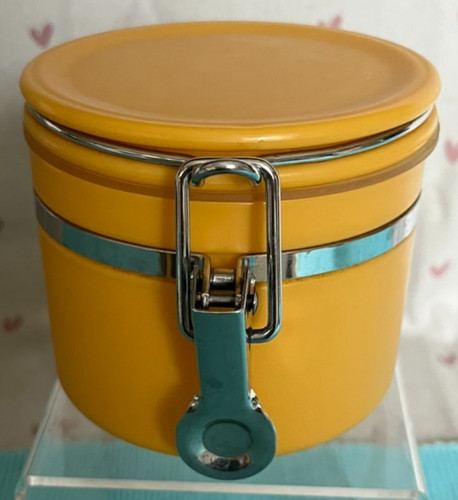 Airtight yellow plastic kilner - yellow,