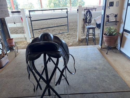 Albion dressage saddle - 17.5, in