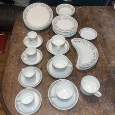 WEDGEWOOD METALISED DINNER / TEA SET FOR EIGHT 35 PIECES SH 112