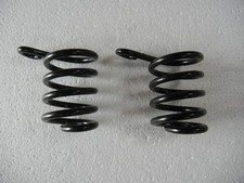 Pair of coil springs for easy