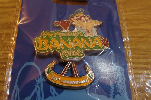 Thorpe park monkey - mr, banana