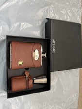 Artamis Hip Flask Gift Set & 4