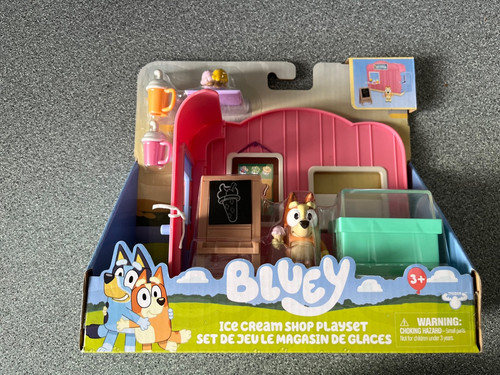 Bluey ice cream parlour play - bluey,