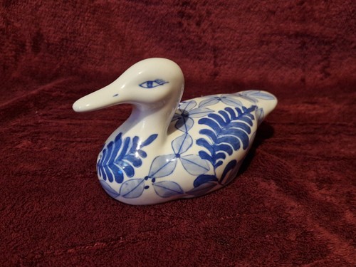 Blue white floral pottery - white,