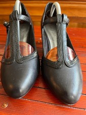 Vintage style 1940s look black shoe by Viva la Diva - size 5.5