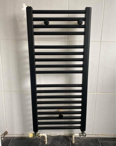 Black vertical wall - wall, mounted