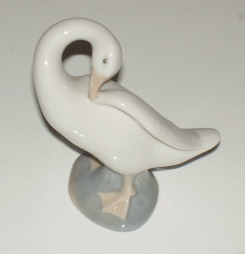 Lladro stunning swan - stunning, figurine