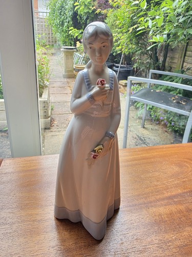 Girl with rose porcelain - rose,