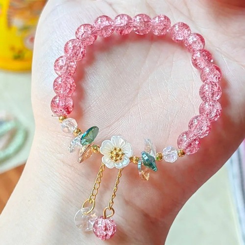 Lovely daisy beaded charm - lovely,